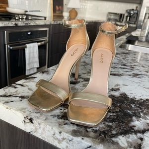 ALDO Women's Heels Size 7.5 Gold